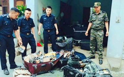 Thu giữ hơn 2,5 tấn xúc xích, lạp xưởng, trứng non nhập lậu