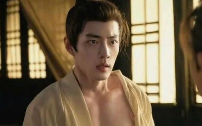 Cảnh khoe cơ bắp của Tiêu Chiến trong Tàng Hải Truyện gây sốt