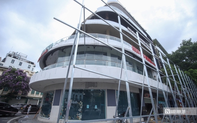 Hà Nội rào chắn tòa nhà hàm cá mập
