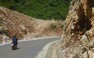 Nghệ An "phá đá, xuyên đường" tạo động lực cho vùng miền núi phát triển