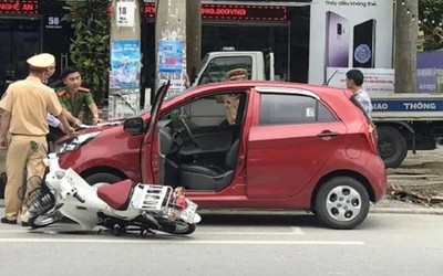 Mở cửa ô tô gây tai nạn giao thông, bị phạt bao nhiêu?