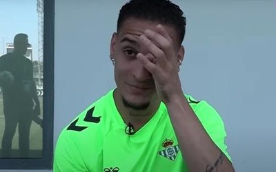 Antony bật khóc tiết lộ chuỗi ngày đen tối ở MU, ám chỉ sẽ không trở lại Old Trafford