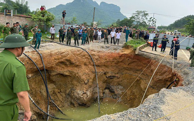 Bản tin 28/5: Người đi xe máy mất tích vì rơi xuống “hố tử thần” trên Quốc lộ