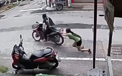 Cướp giật túi xách, người phụ nữ bị kéo lê 40 mét trên đường