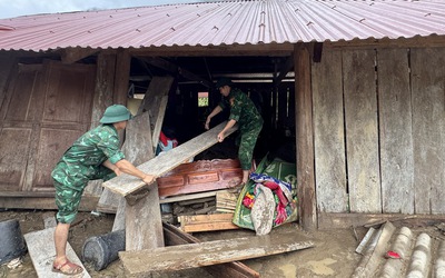 Lực lượng cơ sở Nghệ An căng mình khắc phục hậu quả lũ quét