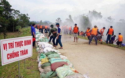 Bộ Xây dựng chỉ đạo ứng phó với áp thấp trên biển đông, mưa lớn và nguy cơ sạt lở, lũ quét