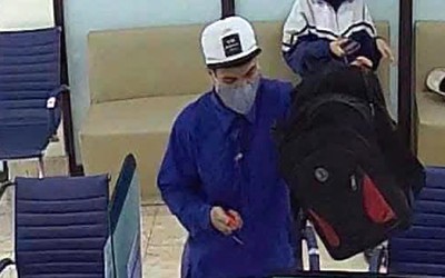 Vụ tên cướp táo tợn cầm dao đe dọa nhân viên ngân hàng: Công an cung cấp đặc điểm nhận dạng nghi phạm