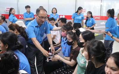 Bình Phước: Trao 195 phần quà cho công nhân có hoàn cảnh khó khăn, bị tai nạn lao động, bệnh nghề nghiệp