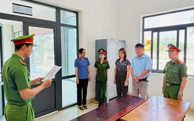 Khởi tố cựu chủ tịch và kế toán xã lập khống chứng từ, giả mạo chữ ký