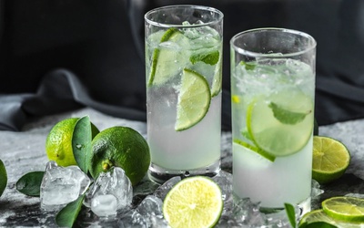 Dùng nước chanh tươi trị mụn, cô gái mặt sưng đỏ, bỏng rát