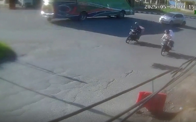 Xe buýt hỏng phanh, lật nghiêng trên đường khiến 12 người tử vong