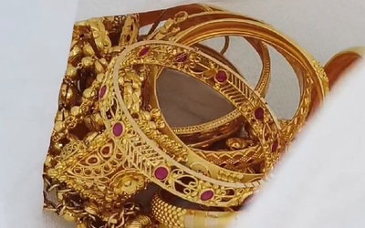Phát hiện chiếc túi chứa số vàng trị giá 668 triệu đồng vứt gần nhà chú rể
