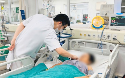 Sốc nhiễm khuẩn nặng sau khi tiêm khớp vai tại phòng khám tư