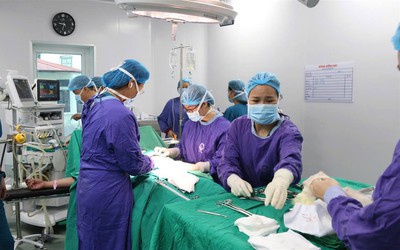 Hành trình nghẹt thở cứu thai nhi tím tái trong ca sinh hiếm gặp