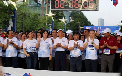 Hơn 6.000 người tham gia Giải đi bộ - chạy bộ "Tự hào Thành phố tôi yêu" tại Tp.HCM