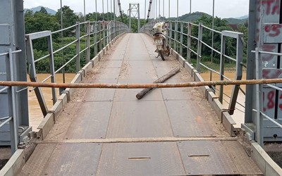 Nghệ An: Cấm người dân qua cầu treo 20 năm tuổi đang bị hư hỏng nặng