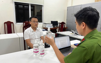 Hà Nội: Phó Chủ tịch thị trấn Chúc Sơn sản xuất hàng giả