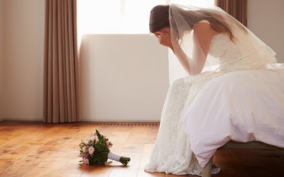 Cô dâu ngất xỉu khi phát hiện chú rể bị hói đầu trong đám cưới