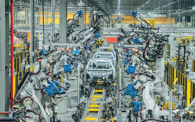 Vingroup thăng 8 bậc, thuộc top 40 doanh nghiệp lớn nhất Đông Nam Á 2025