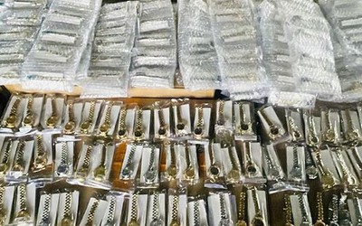 Thu giữ 450 đồng hồ giả nhãn hiệu Rolex nhập lậu qua cửa khẩu Trà Lĩnh