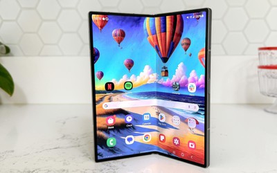 Trên tay Galaxy Z Fold 7 với chip Snapdragon 8 Elite mới cực mạnh mẽ
