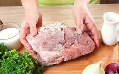 4 đại kỵ khi rã đông thực phẩm, biết mà tránh kẻo "rước hoạ"