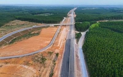Hình hài cao tốc Vạn Ninh - Cam Lộ trước ngày thông xe kỹ thuật