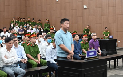 Chủ tịch Tập đoàn Phúc Sơn bật khóc trước toà: Ám ảnh với cái nghèo, có tiền là đem đi thiện nguyện