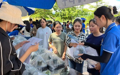 Chung tay nấu hàng trăm suất cơm cho thí sinh vùng núi thi tốt nghiệp THPT 2025