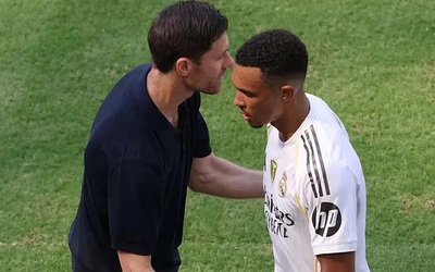 Xabi Alonso thử nghiệm Trent Alexander-Arnold tại Club World Cup