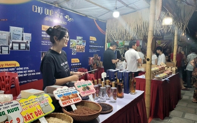 Khoảng 70 gian hàng tham dự chợ quê thời Mạc lần thứ 3