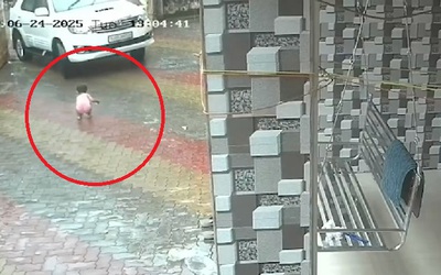 Người phụ nữ la hét khi thấy bé trai bị cuốn vào gầm ô tô và cái kết