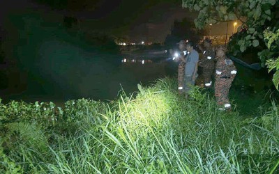 Đang câu cá cùng bố vợ, người đàn ông 32 tuổi bị cá sấu tấn công tử vong