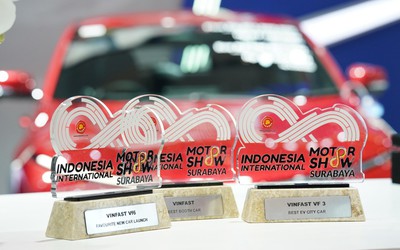 VinFast lập kỷ lục tại IIMS Surabaya 2025 với 4 giải thưởng, VF3 được xướng tên “xe điện đô thị tốt nhất”