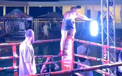 Kinh hoàng võ sĩ bị điện giật ngay trên võ đài sau khi chiến thắng