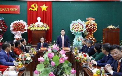 Trưởng Ban Tuyên giáo và Dân vận Trung ương thăm và làm việc với phường Quy Nhơn