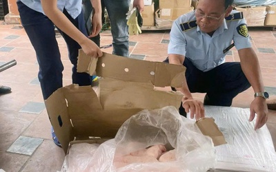 Gần 1 tấn chân gà, thịt trâu không rõ nguồn gốc bị phát hiện ở Hà Nội