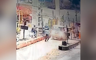 Trốn vé, tài xế xe tải đâm trúng nhân viên trạm thu phí rồi bỏ chạy