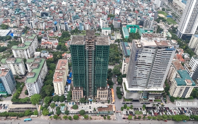 Cận cảnh tòa tháp cao 27 tầng bỏ hoang hơn chục năm giữa lòng Hà Nội