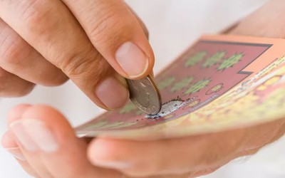 Làm trái ý vợ, người đàn ông bất ngờ trúng số gần 40 tỷ đồng