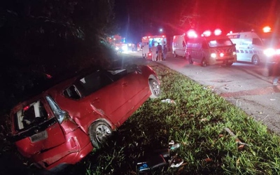Xe buýt va chạm với ô tô trong đêm, 15 sinh viên tử vong