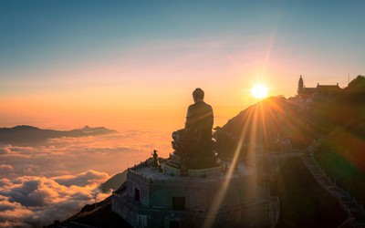 Sáng 1/7, chùa trên các đỉnh núi thiêng đồng loạt tổ chức lễ cử chuông