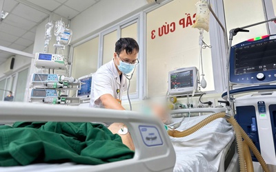 Bệnh nhân liệt hoàn toàn, viêm màng não mủ sau mũi tiêm không đảm bảo vô trùng