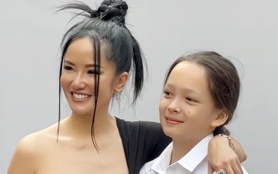 Con trai diva Hồng Nhung ở tuổi 13, cắt tóc ngắn xuất hiện như "soái ca"