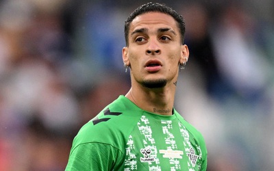 Como bất ngờ nhập cuộc đua giành Antony với Real Betis