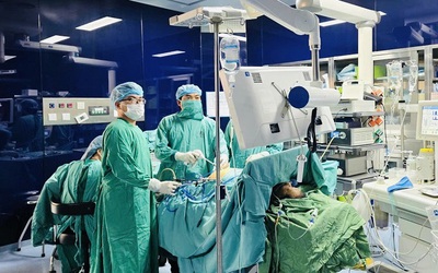 Cứu sống cụ ông gần 100 tuổi mắc ca bệnh hiếm