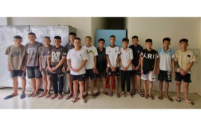 Tạm giữ 14 thanh thiếu niên vô cớ chém 2 người đi đường bị thương