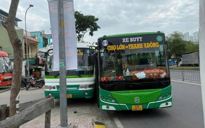 Công an vào cuộc vụ xe buýt rượt đuổi, chèn ép nhau giữa phố