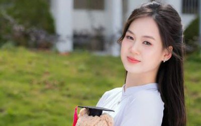 Thủ khoa đạt điểm tuyệt đối 3 môn Toán - Lý - Hóa gây "bão" MXH vì xinh như hotgirl