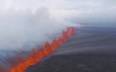 Núi lửa ở Iceland bất ngờ phun trào, người dân sơ tán khẩn cấp